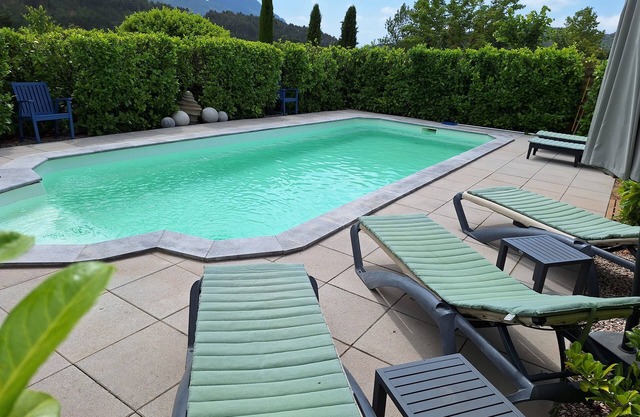 Villa des Terres Rouges Avec Piscine Dans L'aude