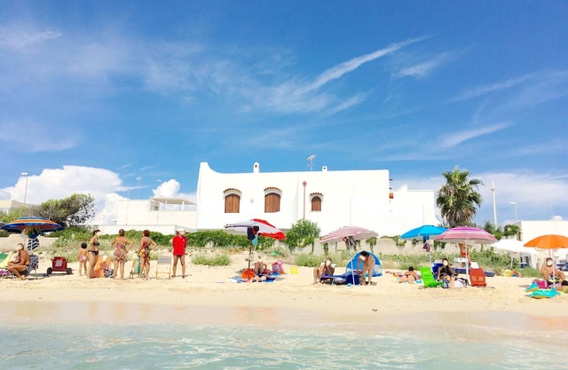 Villa directly on the beach with sea view (TL43)