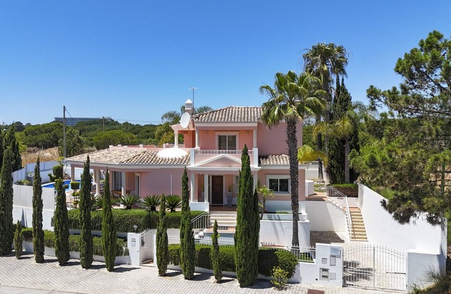 Villa Duma with private pool and jacuzzi which can be heated