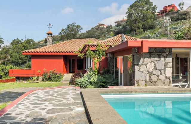Villa "El Jardín de Santa Bígida" with Mountain View, Pool, Wi-Fi, Sauna & Garden
