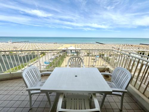 Villa Emy Fronte Mare-Carraro Immobiliare Jesolo-Family Apartments