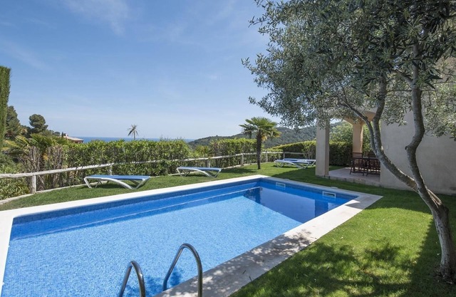 Villa "Flor Begur" with Sea View, Private Pool & Wi-Fi