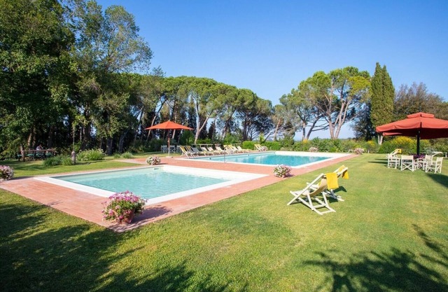 Villa Florale (22 Guests) - Family villa with pool in the heart of Tuscany