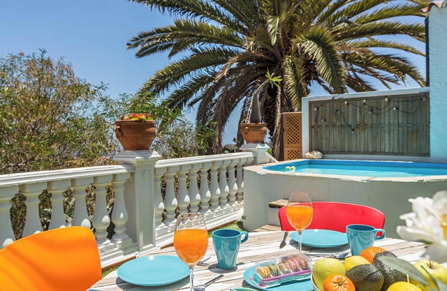 Villa Frida Kahlo with Sea View, Pool, Garden & Wi-Fi