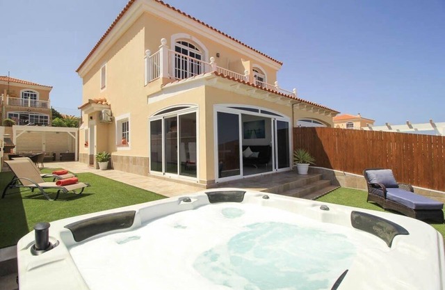 Villa Fuerte BAY VIEW is waiting for you !