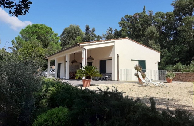 Villa Geko well furnished and immersed in a 4000 m2 park in Straccoligno