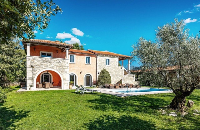 Villa Gimino - Beautiful villa with heated private pool, table football and darts