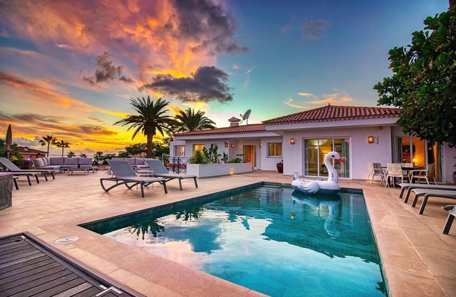 Villa Ginevra, perfect for large groups, with Pool, Sauna & Garden