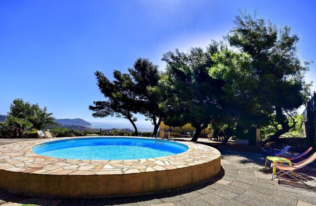 VILLA GLORI: 2 APARTMENTS FOR 12 and + PEOPLE