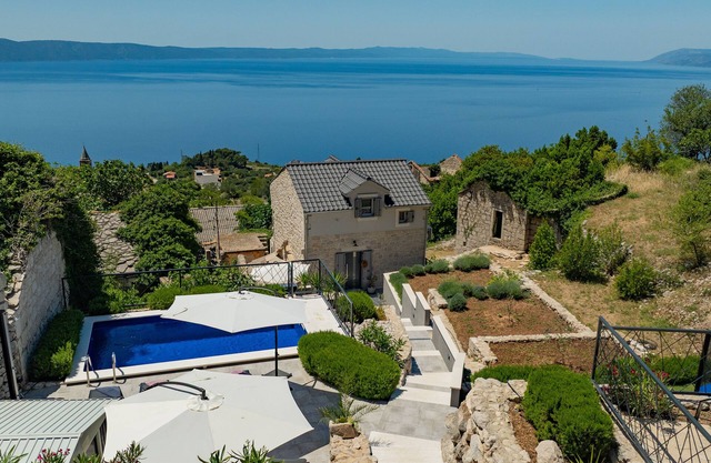 Villa GreyStone-House Podgora Charming with privat heated pool and romantic view