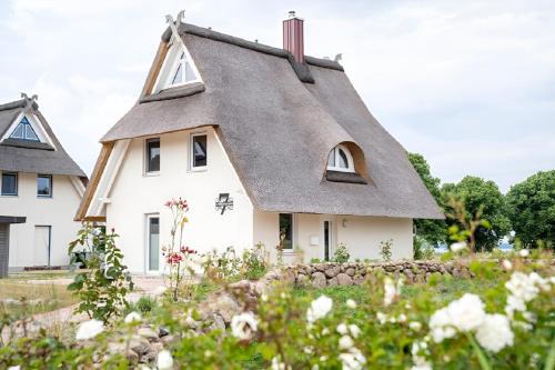 Villa Haffblick - Ferienhaus mit Kamin, Sauna und Meerblick