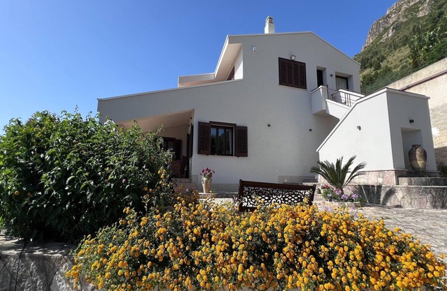 Villa in Castellammare near Guidaloca Bay