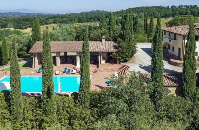 Villa in Montaione with 11 bedrooms sleeps 22