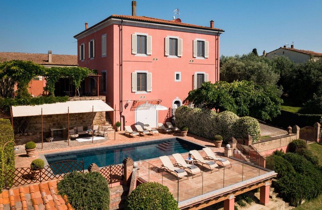 Villa in Montelopio with 5 bedrooms sleeps 13