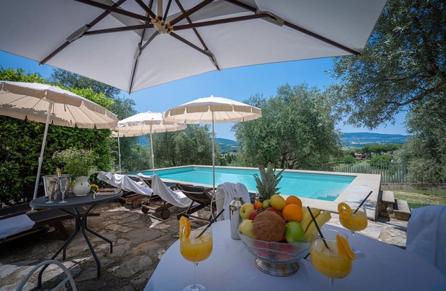 Villa in Montepulciano with 6 bedrooms sleeps 14