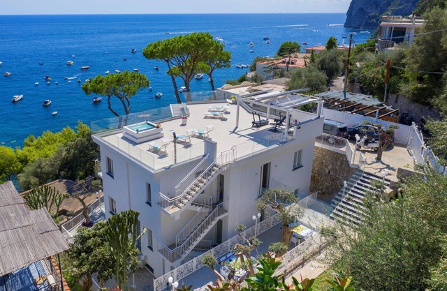 Villa in Nerano with 6 bedrooms sleeps 12