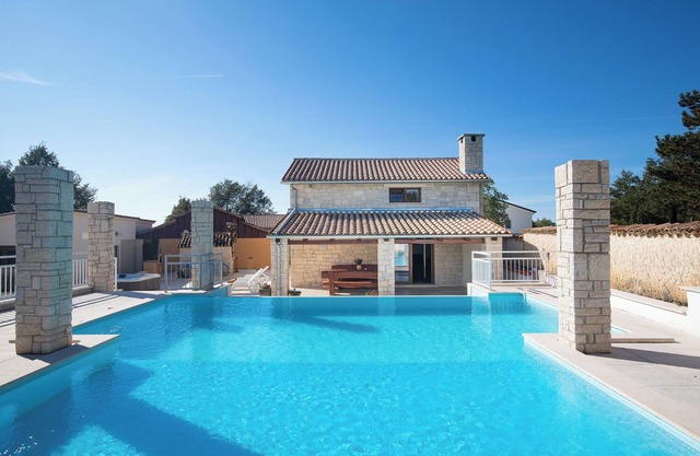 VILLA IN PEACEFUL LOCATION, NATURE, HEATED SWIMMING POOL, SUITABLE FOR CHILDREN