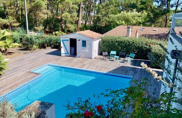 Villa in Piraillan, family friendly, private pool, between Bay & ocean