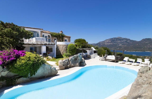 Villa in Porto Rotondo with 9 bedrooms sleeps 20