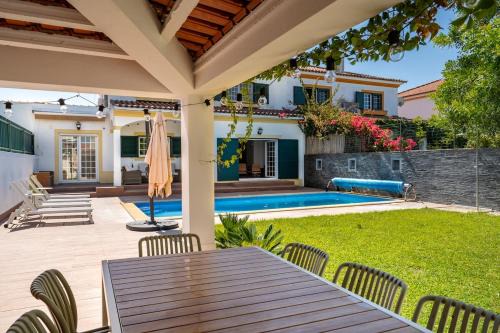 Villa in Azeitao w Pool and Garden