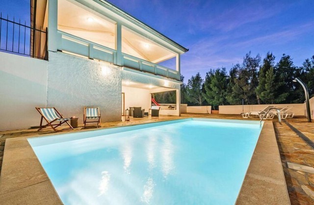 Villa in Rovanjska with Sea Views & Pool