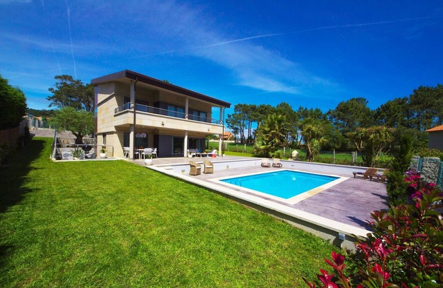 Villa in Sanxenxo with Sea View & Pool