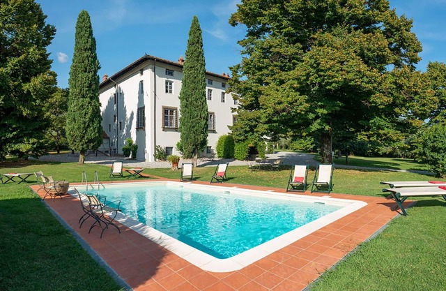 Villa in Segromigno In Monte with 8 bedrooms sleeps 16