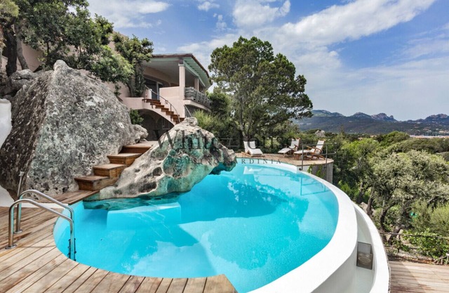 Villa in the heart of Porto Rotondo with sea view and private pool