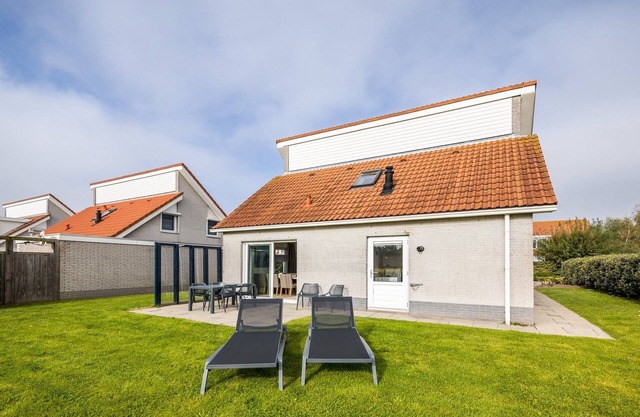 Villa in Zeeland near the Beach