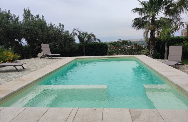 Villa Marianninswimming pool with hot tub in private garden