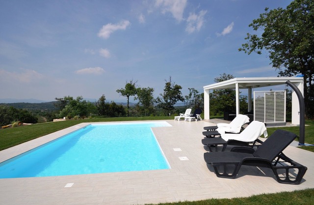 Villa Garden private heated pool and air conditioning in all rooms