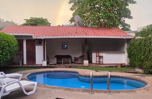 Villa Jardin de Luna - Charming 3-bedroom house with AC near Playas del Coco