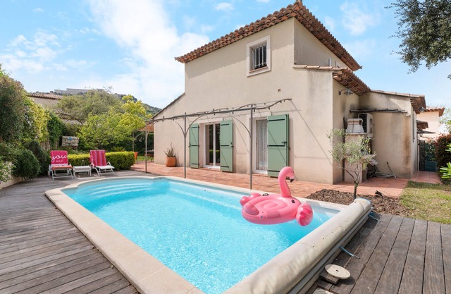 Villa 'Jolie Provençale Indépendante' with Private Pool, Wi-Fi and Air Conditioning
