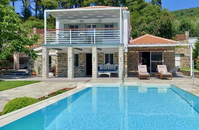 Villa Kyani with private pool, near Stafylos Beach