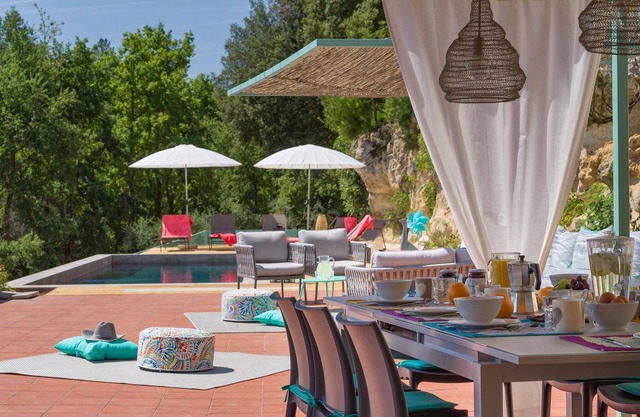 VILLA LA COCCOLA WITH HEATED POOL AND HYDROMASSAGE 3 rooms en suite