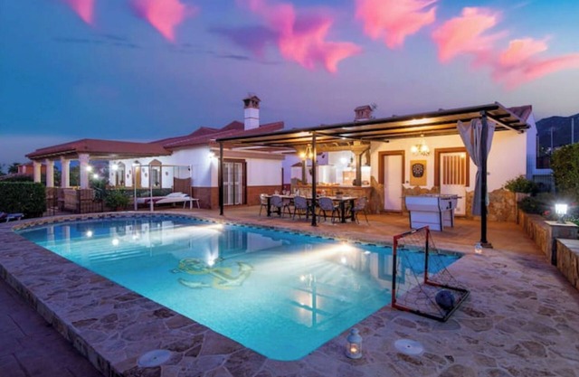 Villa La Garnalda with private pool/fiber optic wifi/barbecue