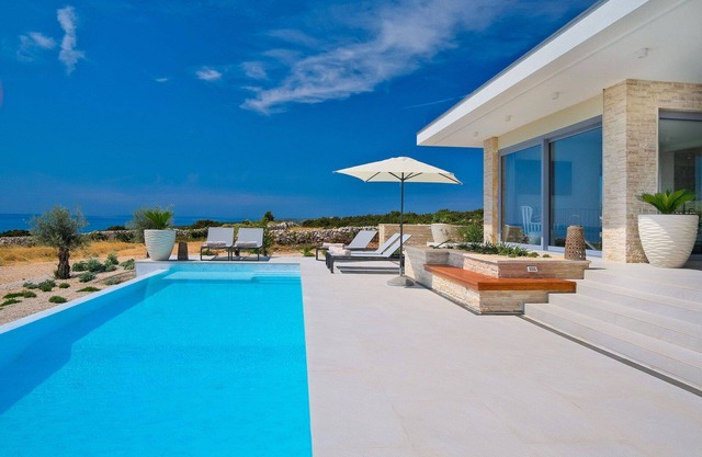 Villa La Isla with Pool II