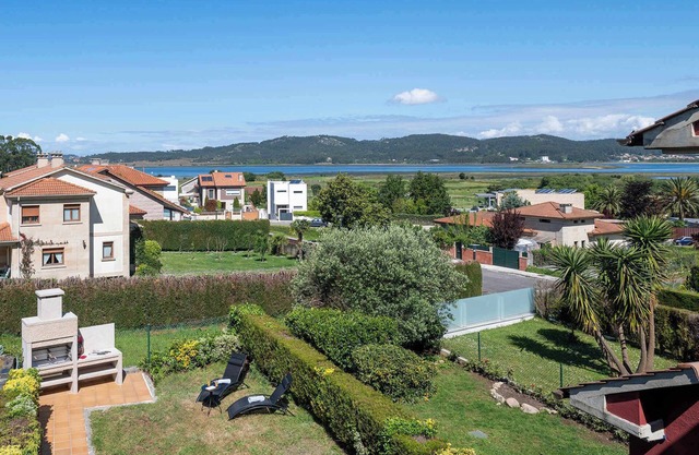 Villa La Lanzada (207), with garden and sea views