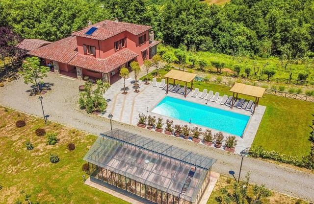 Villa La Pieve - Nine Bedroom Villa, Sleeps 20