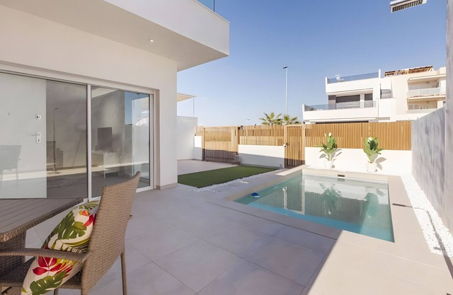 Villa 'La Vida' with Private Pool, Wi-Fi and Air Conditioning