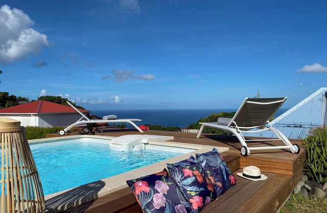Villa Le Nid des Colibris 4 stars with its 180° sea view over the Caribbean