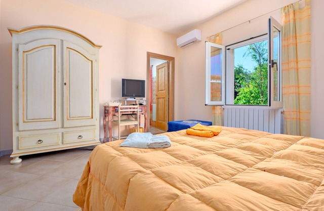 Villa "Li Cuponi" with Private Terrace, 2 Balconies & Wi-Fi