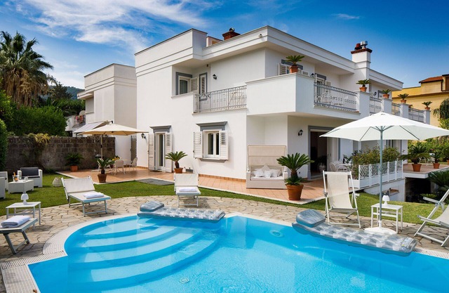 Villa Lia with Private Pool, Garden and Parking