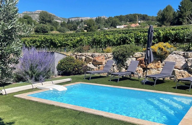 Villa located in the heart of Provence with private pool on 3 hectares.