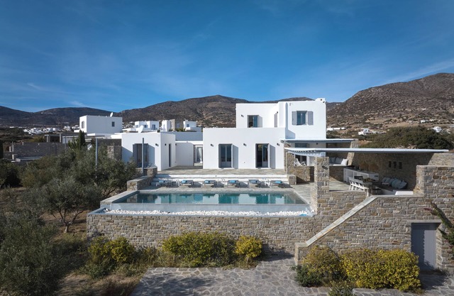 Villa louise, sea view, swimming pool, sleeps 12, near Drios