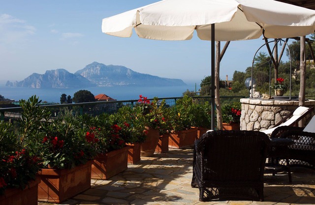 Villa Luisa, splendid panoramic villa overlooking Capri