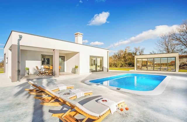 Villa Lux Ivory - Three Bedroom Villa, Sleeps 6