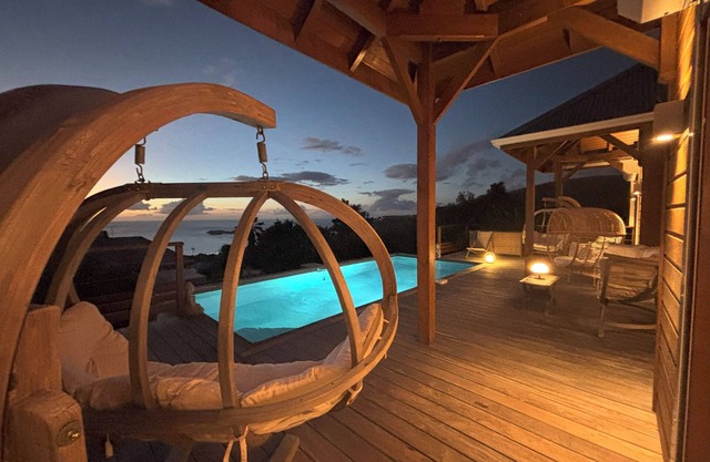 Villa luxe 4* - sea view/tropical garden - facing îlet Pigeon & réserve Cousteau