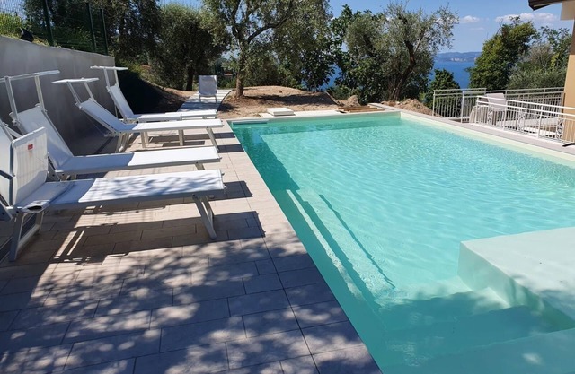 Villa Malù - APT Amalia - Pool and lake view