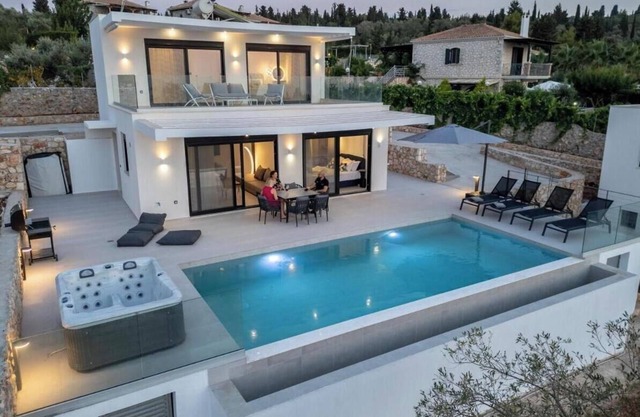 Villa 'Marianna' with Sea View, Wi-Fi and Air Conditioning